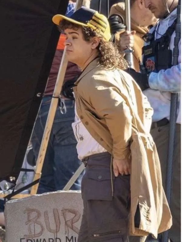 Outerwear Trends Dustin Henderson Stranger Things S05 Brown Jacket